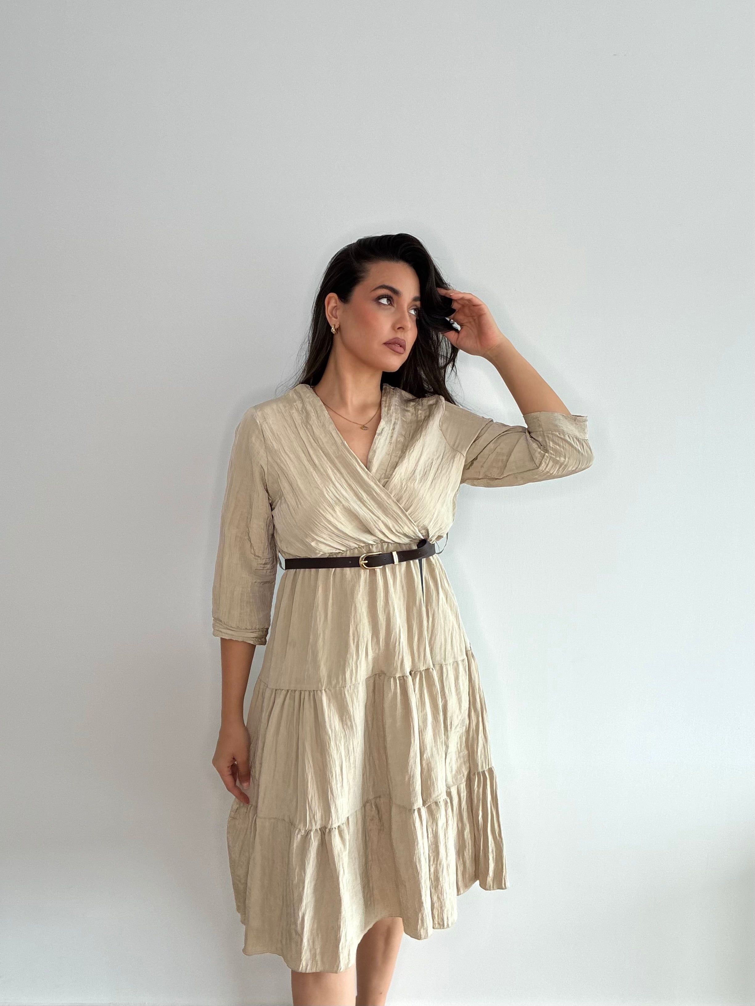 Vestido rugoso de manga francesa