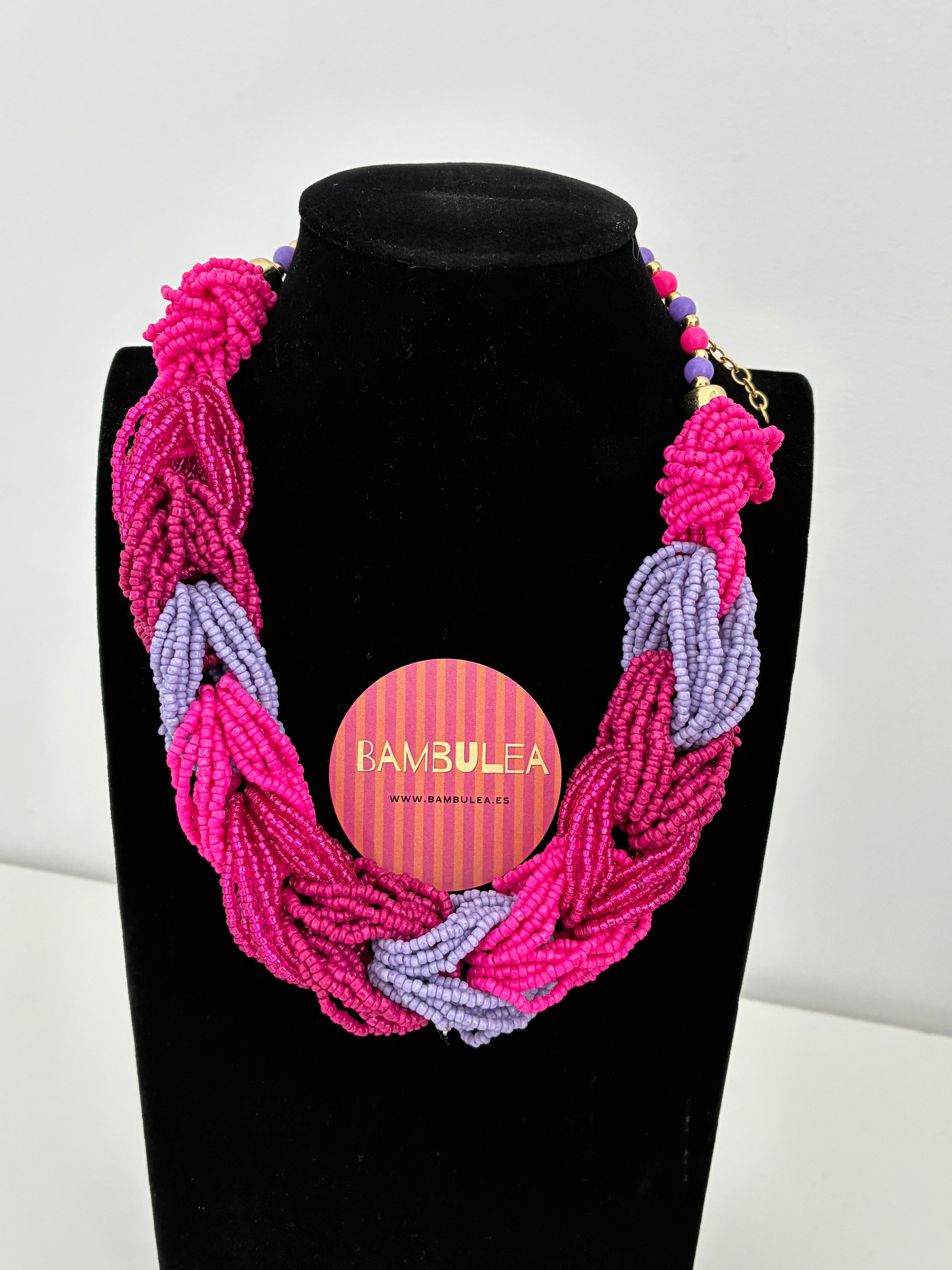 Collar trenzado rosa y lila