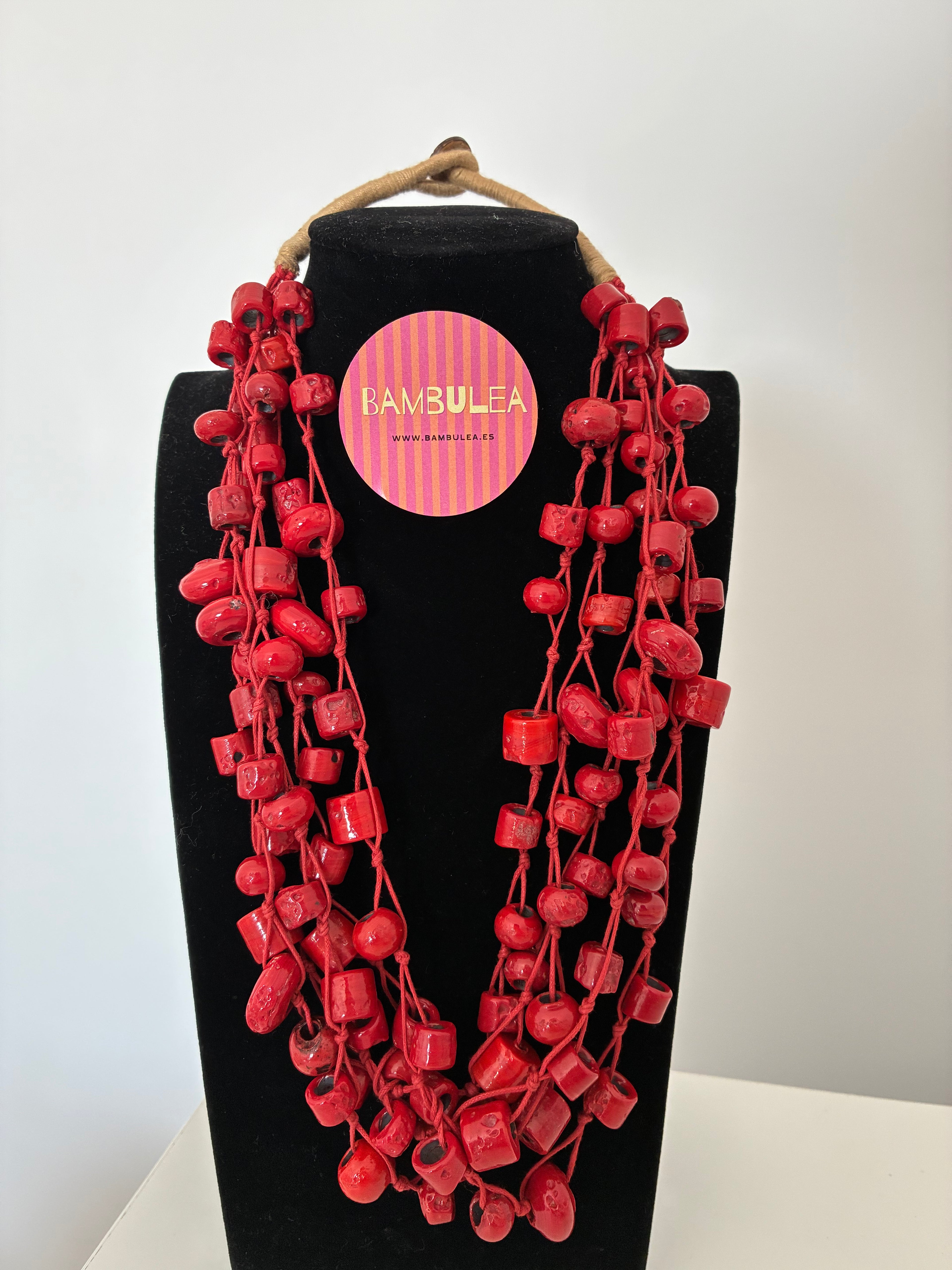 Collar artesanal rojo