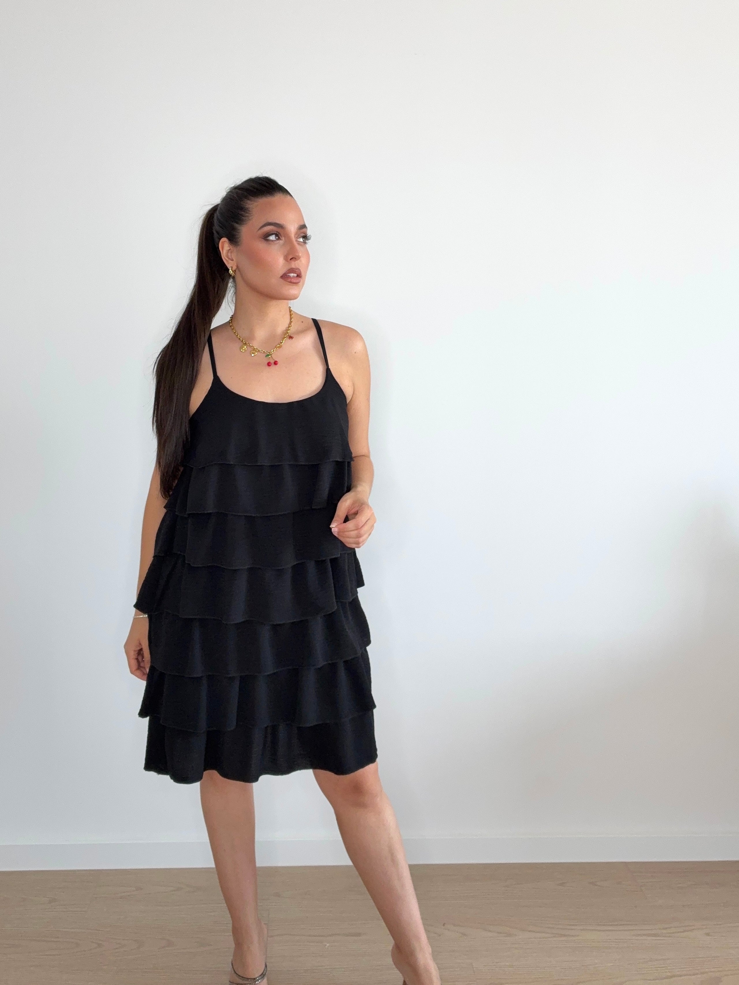 Vestido corto de volantes