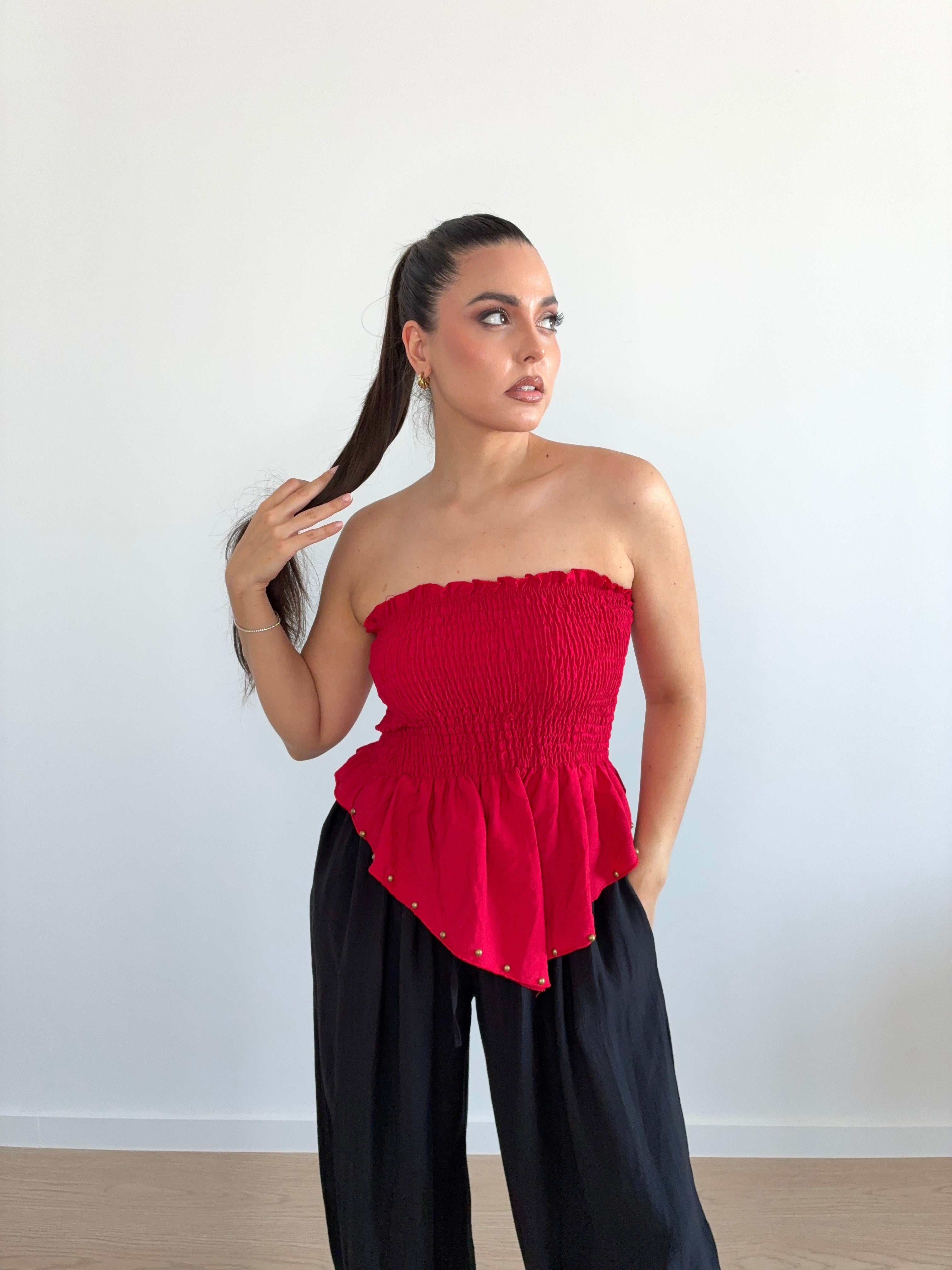 Top pañuelo con tachas doradas
