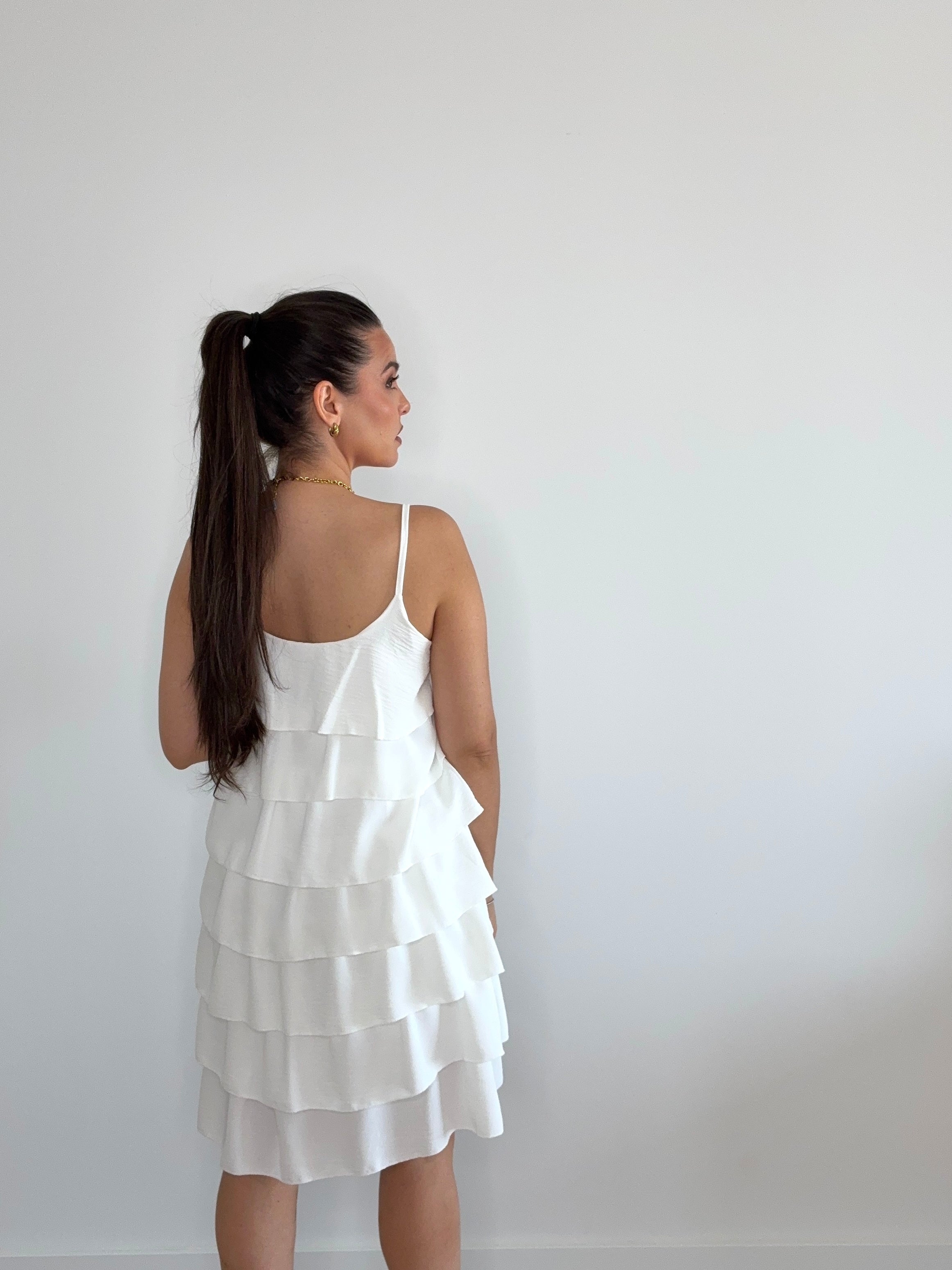 Vestido corto de volantes