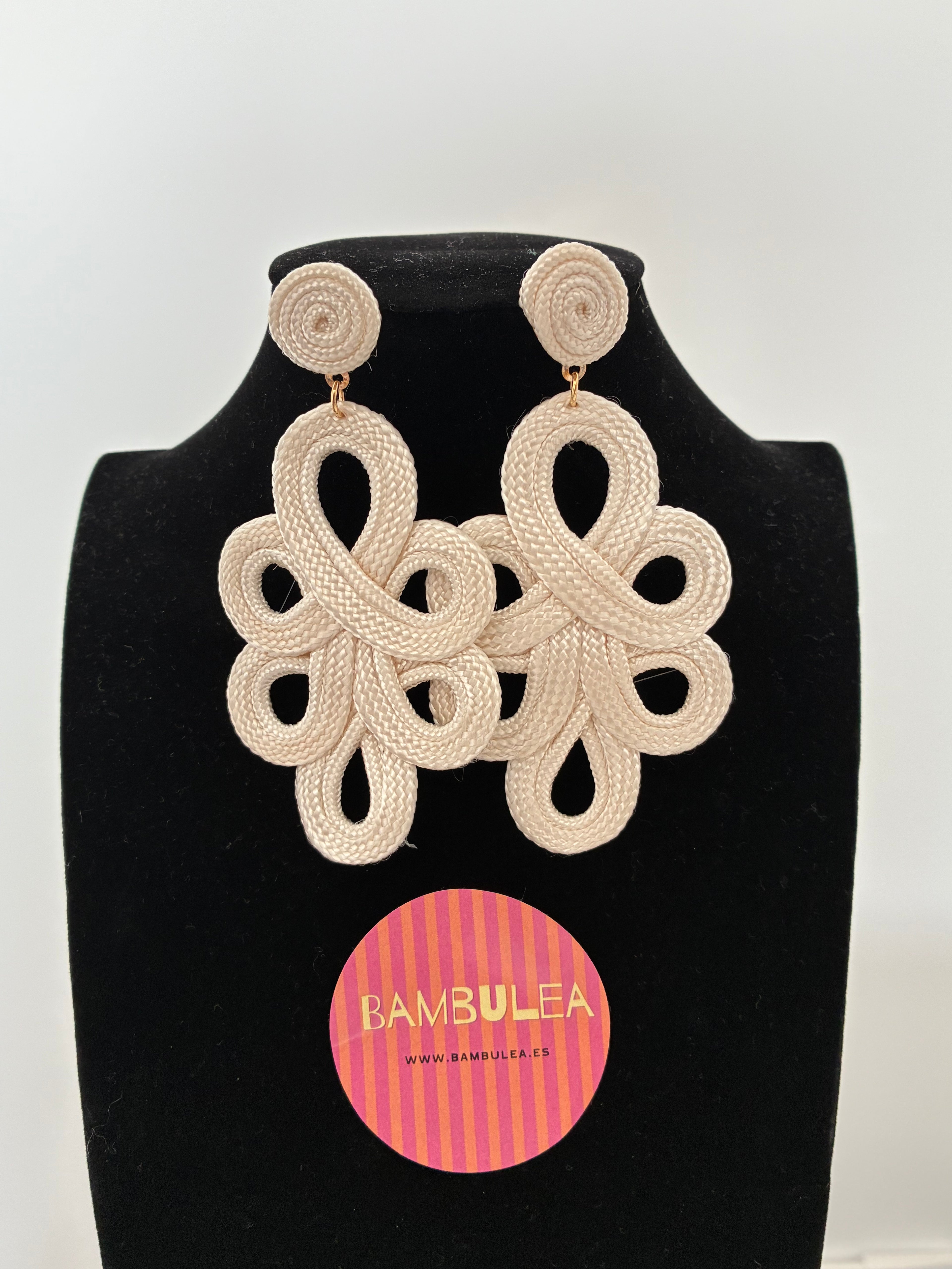 Pendientes entrelazados naranja