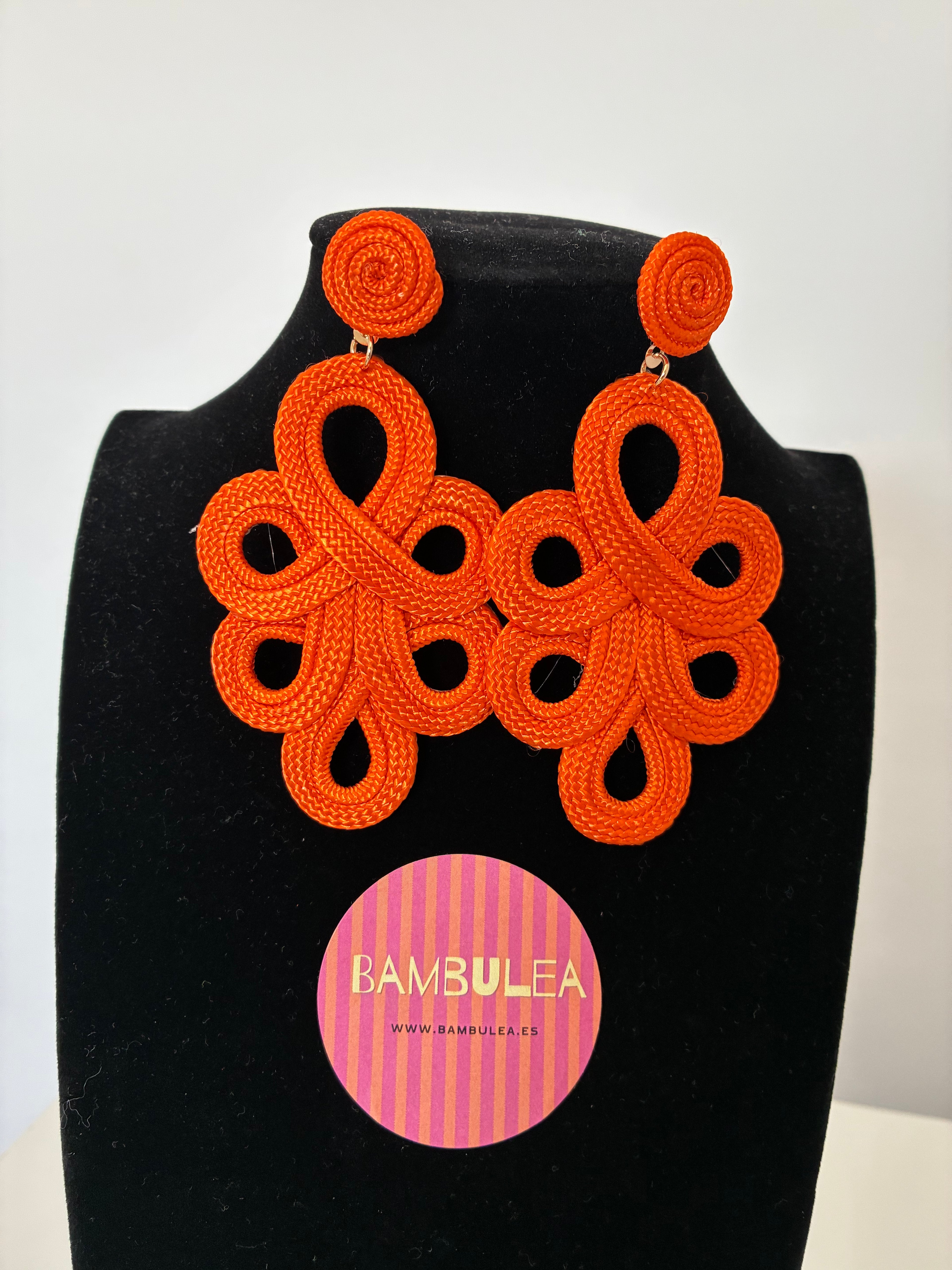 Pendientes entrelazados naranja