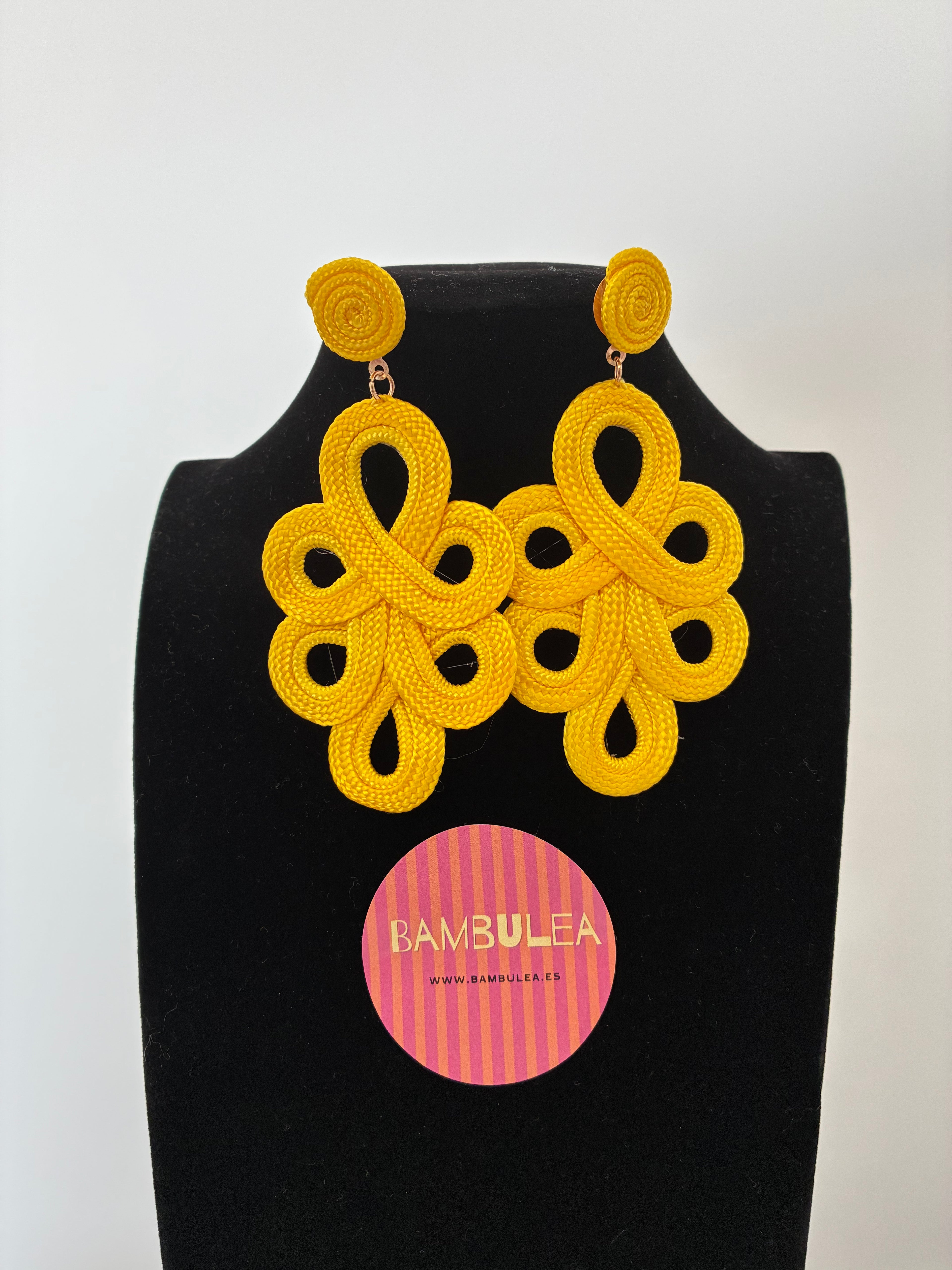 Pendientes entrelazados naranja