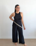 Pantalón con pañuelo de conchas