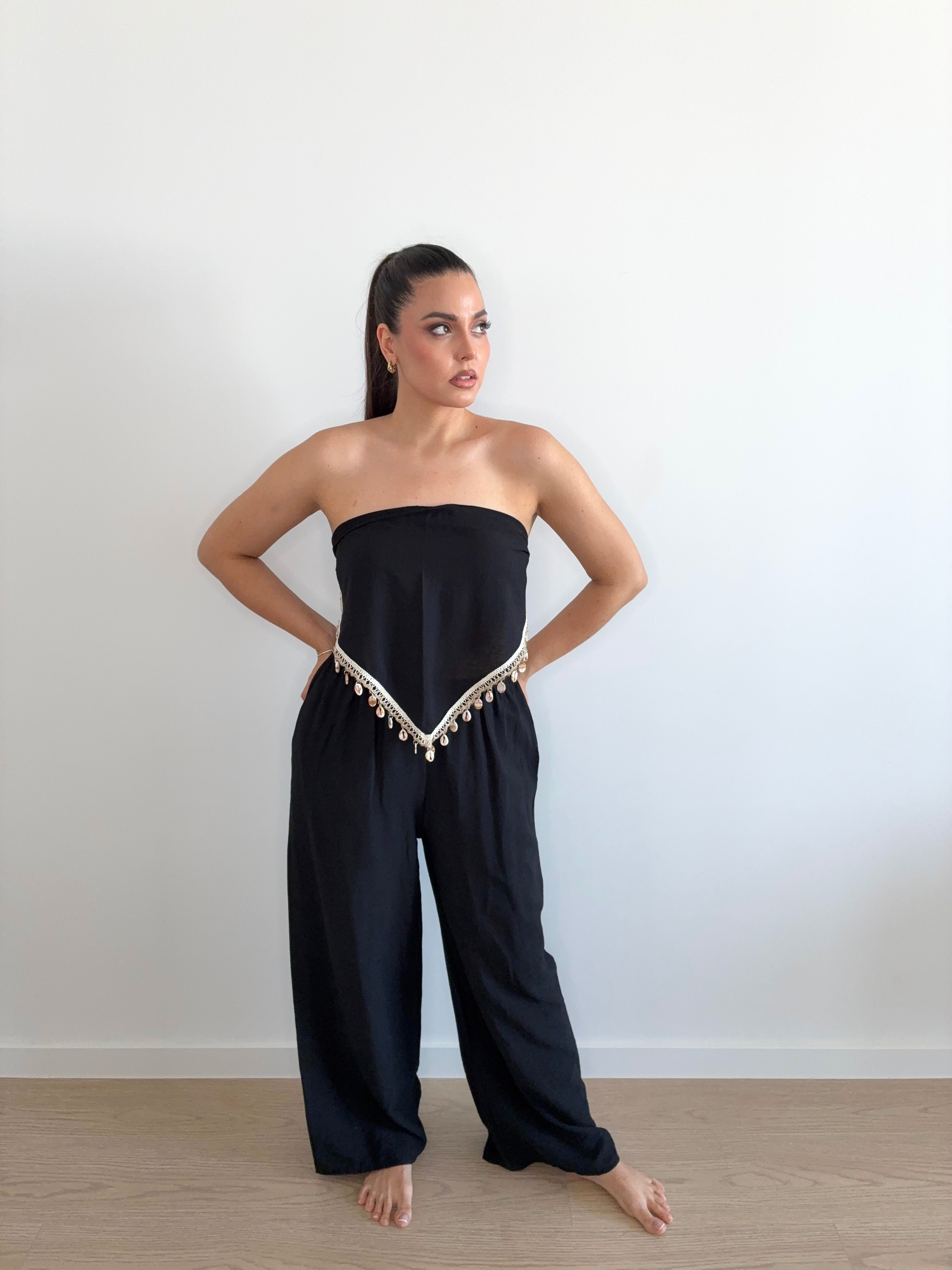 Pantalón con pañuelo de conchas